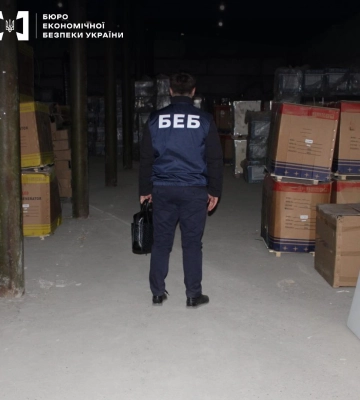БЕБ провело під Одесою нові обшуки у справі про виробництво контрафактної парфумерії: що знайшли (ФОТО)
