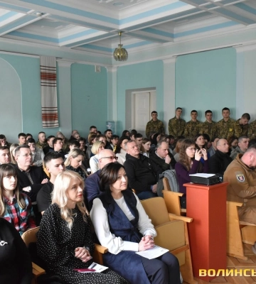 До Дня добровольця у Луцьку презентували книгу