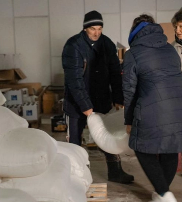 На Полтавщині переселенцям видають мішки з борошном