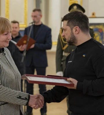 Президент передав нагороду матері Героя України Олександра Мацієвського, що загинув від рук російських загарбників на Донеччині