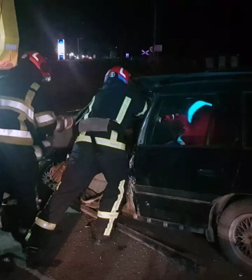 На Дніпропетровщині легковик зіштовхнувся із вантажівкою: є постраждалий (відео)