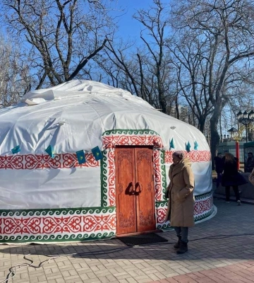 Підтримка дружнього народу: у Миколаєві відкрили казахську «юрту незламності»