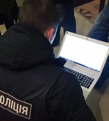 У Києві банківська працівниця привласнювала сотні тисяч гривень клієнтів