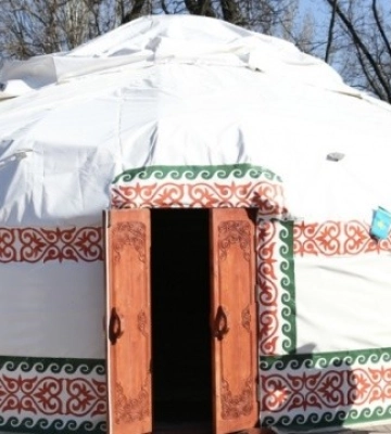 Підтримка дружнього народу: у Миколаєві відкрили казахську «юрту незламності»