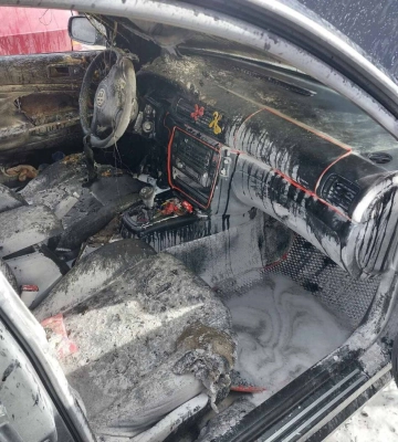 На Львівщині загорівся Volkswagen Passat: рятувальники врятували від вогню ще 5 авто