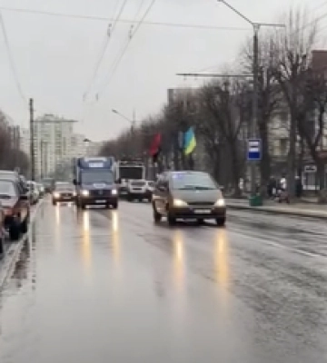 Небо плакало: до Луцька «на щиті» привезли тіла загиблих воїнів (відео)
