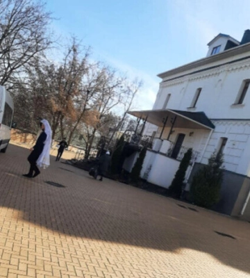 Самый влиятельный митрополит московской церкви вывозит имущество из Лавры (видео) Самый влиятельный митрополит московской церкви вывозит имущество из Лавры (видео)