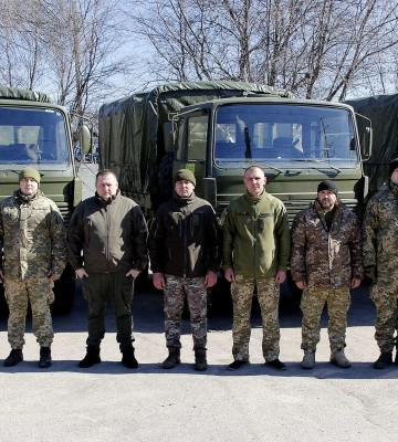 Прохідні, потужні та підходять для спецзавдань: Дніпро відправив на фронт чергову партію вантажівок