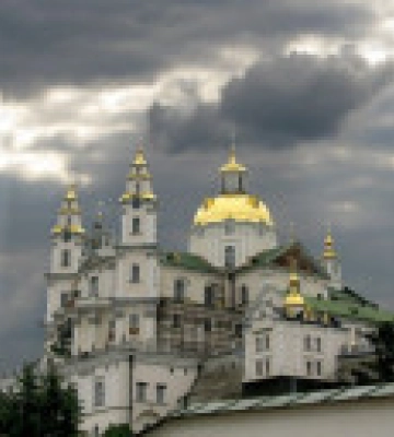 Найвпливовіший митрополит московської церкви виселяється з Лаври (фото, відео)