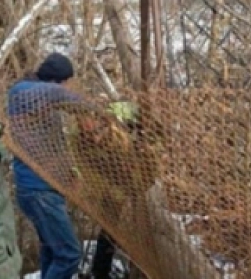 Муніципали очистять берег Сапалаївки від огорож