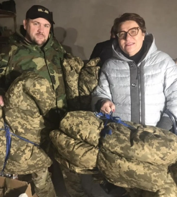 Колекціонерка з Волині зібрала понад 80 тисяч гривень на бушлати для захисників