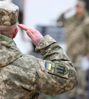 Раді пропонували заборонити всім військовим бути депутатами та висловлюватися про внутрішню політику. Ці поправки відхилили, -&amp;hellip;