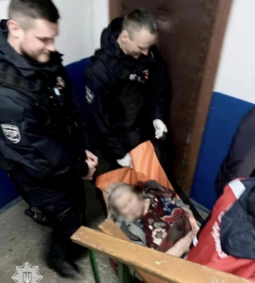 У Рівному сусіди врятували літню жінку, яка потребувала допомоги
