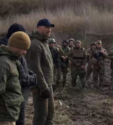&quot;Українська команда&quot; та Володимир Кличко передали бійцям 204-го батальйону дрони Mavic