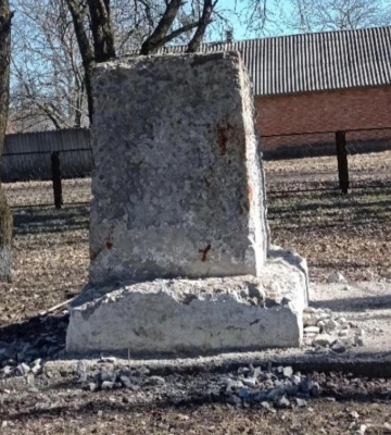 У селі на Полтавщині знесли пам&#039;ятник Максиму Горькому