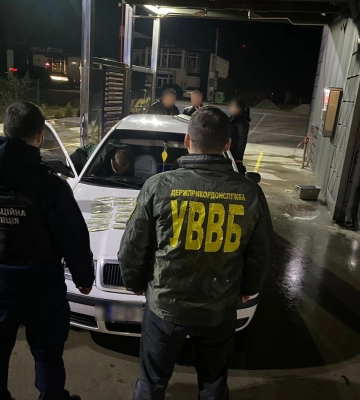 Правоохоронці затримали жителя Тячівщини, який планував переправити через українсько-румунський кордон двох чоловіків