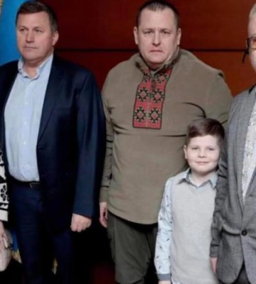 Хлопчик, який втратив матір через удар ракети рф в будинок на Перемозі, отримав квартиру від забудовника та міста
