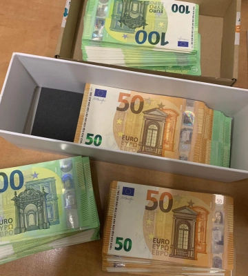 На кордоні зі Словаччиною закарпатські митники виявили у чеха валютні цінності на майже мільйон гривень