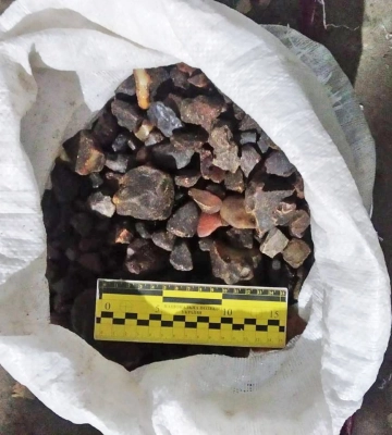 На Рівненщині з приватної автівки вилучили 355 кілограмів бурштину