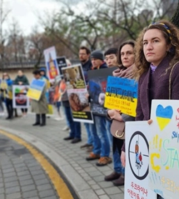 Українці провели нову акцію протесту біля російського посольства в Сеулі