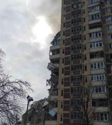 Росіяни завдали чотири авіаудари по Авдіївці, пошкоджено багатоповерхівку. ФОТО