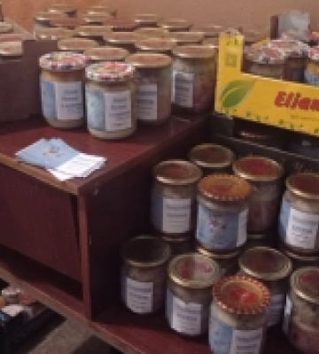 Жителі Митниці передали на фронт їжу для військових