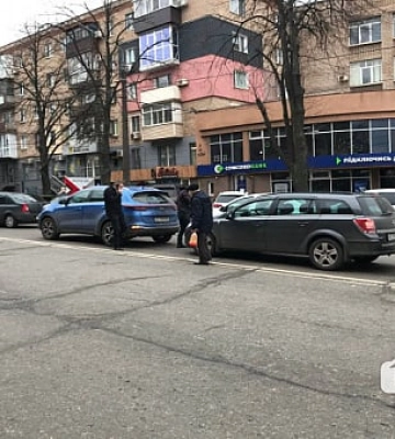 Через потрійне ДТП у Кривому Розі утворився затор на дорозі