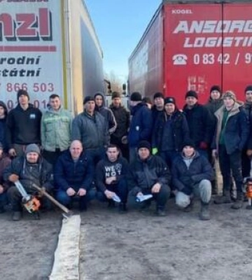 Дрова, городина та продукти: мешканці Рівненщини зібрали гуманітарну допомогу на Херсонщину