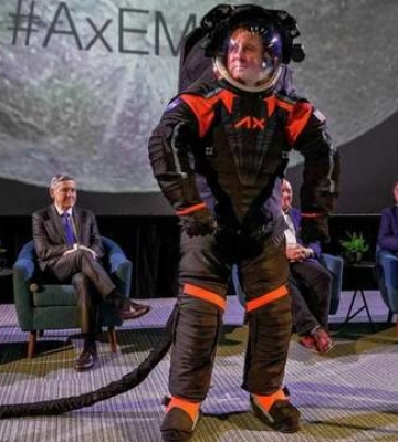 Космічна мода: Axiom Space представила епічний прототип місячного скафандра для місії Artemis-3