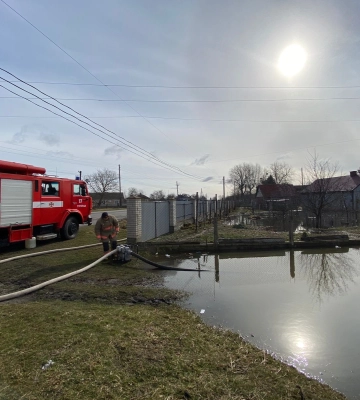 Рятувальники продовжують ліквідовувати наслідки підтоплень на Волині
