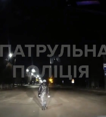 У Луцьку «безсмертні» переходять дорогу, де їм заманеться (відео)