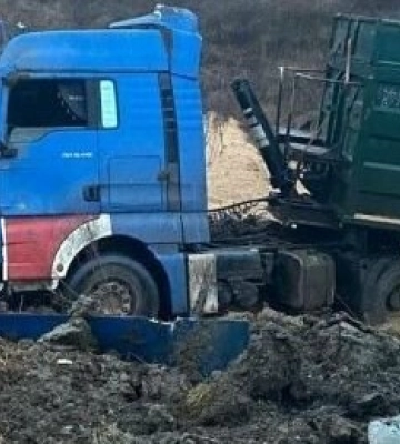 Поблизу Полтави вантажівка з’їхала з мосту