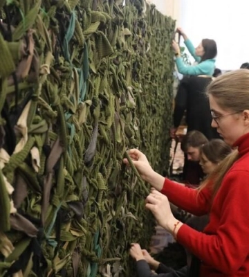 Львів’ян просять допомогти з тканиною для маскувальних сіток