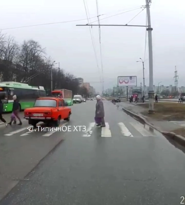 «Грубое правонарушения»: в Харькове водитель не пропустил пешеходов
