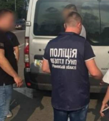 Суд звільнив від покарання волинянина, який вербував дівчат для роботи повіями