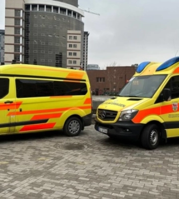 Рубіжанська та Старобільська лікарні отримали від литовців сучасні медичні автомобілі