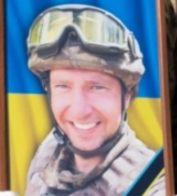 В Ужгороді попрощалися із загиблим на війні Сергієм Митропольським.ФОТО