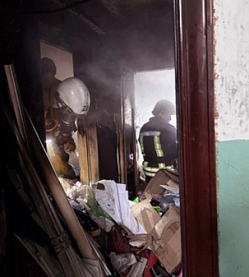Нікопольські надзвичайники врятували від вогню квартиру