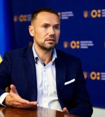 Шкарлет уходит с должности министра образования и науки