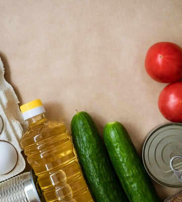 &quot;Схеми&quot;: постачальники харчів для армії закуповують продукти вдвічі-втричі дешевше, ніж продають їх Міноборони – Інфографіка