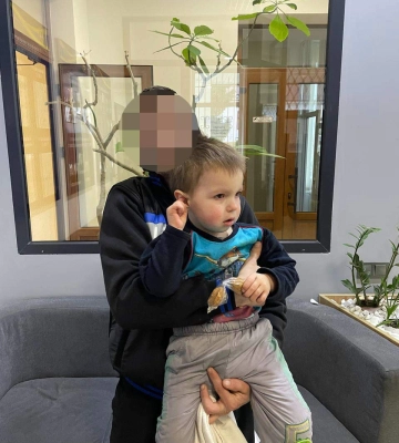 У Рівному на вулиці виявили маленьку дитину: поліція шукає батьків