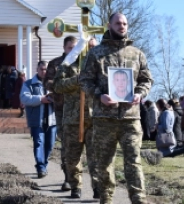 В останню дорогу провели захисника Юрія Купиру з Любомльщини