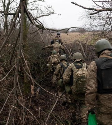 Россияне пытались оцепить Бахмут, а ВСУ атаковали на юге: карты боев от ISW
