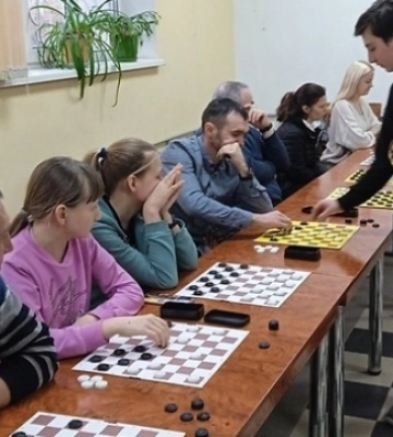 У кропивницькому клубі «Гамбіт» пройшов перший відкритий турнір з шашок