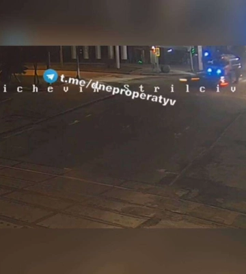 У Дніпрі на Січових Стрільців легковик зіштовхнувся з пожежним автомобілем: відео моменту