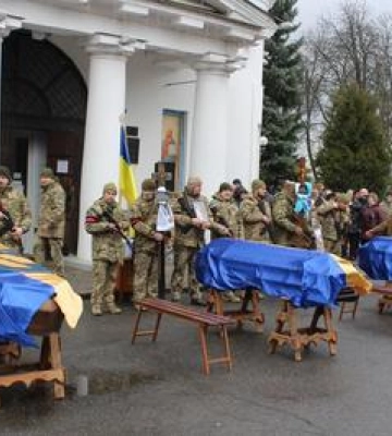 У Полтаві попрощалися з трьома воїнами-захисниками