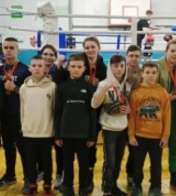 Юні вараські кікбоксери здобули на чемпіонаті у Луцьку комплект медалей