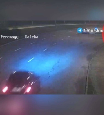 У Дніпрі на Набережній Перемоги Chevrolet влетів у білборд: водій загинув