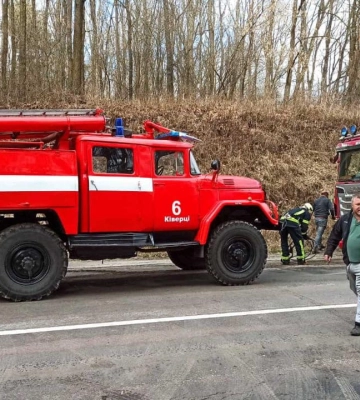 Поблизу Ківерців занесло вантажівку: вона перекрила рух трасою