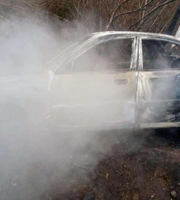 У Новомосковському районі пенсіонер ледь не згорів у своєму авто